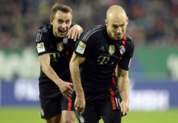 "Bayern" sutriuškino "Augsburg", "Borussia" ir vėl pralaimėjo (VIDEO)