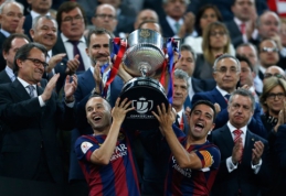 Karaliaus taurės trofėjus - "Barcelona" futbolininkų rankose (VIDEO)