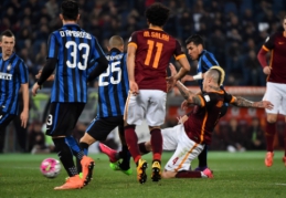 R. Nainggolanas "Roma" ekipai išplėšė tašką prieš "Inter" (VIDEO)