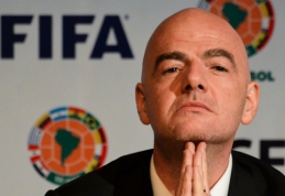 Policija krečia UEFA būstinę - skandale naujasis prezidentas