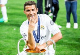 C.Ronaldo atostogų finišas: jachtoje su paslaptinga tamsiaplauke (FOTO)