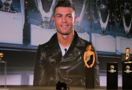 C.Ronaldo sau įteikė įspūdingą šventinę dovaną (FOTO)
