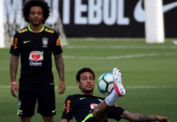 Neymarą pamatyti norėjęs berniukas įsiveržė į brazilų treniruotę (VIDEO)