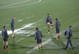 Baseinu pavirtusiame LFF stadione bulgarai nesugebėjo atlikti net elementarių pratimų (VIDEO)