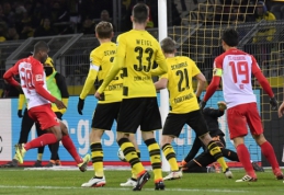 "Borussia" antrajame kėlinyje išleido pergalę prieš "Augsburg" (VIDEO)