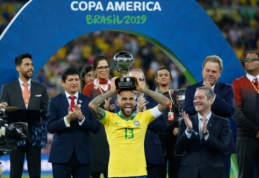 D. Alvesui ribų nėra: 36-erių brazilas pripažintas geriausiu "Copa America" turnyro žaidėju