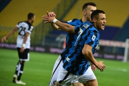 A.Sanchezo įvarčiai lėmė „Inter“ pergalę Italijoje 