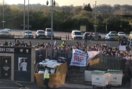 Prieš „Leeds“ ir „Liverpool“ rungtynes – fanų protestai