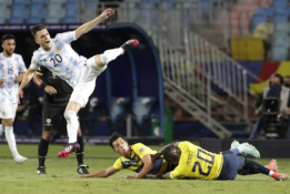 „Copa America“ turnyre – dvigubas argentiniečio „nuskynimas“