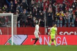„Sevilla“ rungtynių pabaigoje palaužė „Elche“
