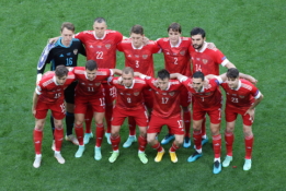 FIFA neišdrįso šalinti Rusijos komandų iš tarptautinių varžybų