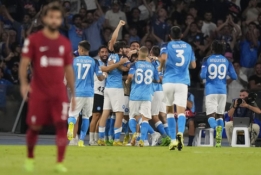 „Liverpool“ futbolininkai buvo pažeminti Neapolyje, „Tottenham“ laimėjo po Richarlisono dublio
