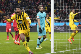 Dortmundo „Borussia“ išvykoje palaužė „Bayer“ futbolininkus