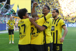 „Augsburg“ įveikę „Borussia“ futbolininkai iškopė į Bundeslygos viršūnę