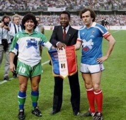 1986 m. D. Maradona kovojo prieš narkotikus, M. Platini – prieš korupciją