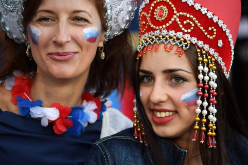 "EURO 2016": Karščiausios merginos ir spalvingiausi fanai (III, FOTO)