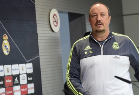 Kalėdos R. Benitezui baigėsi – oro uoste jį pasitiko perpykę "Real" sirgaliai