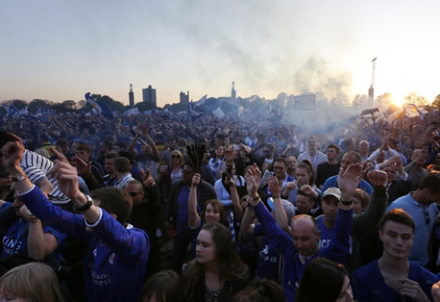Daugiau nei 100 tūkst. "Leicester" gerbėjų gatvėse atšventė stebuklingą sezoną (FOTO)