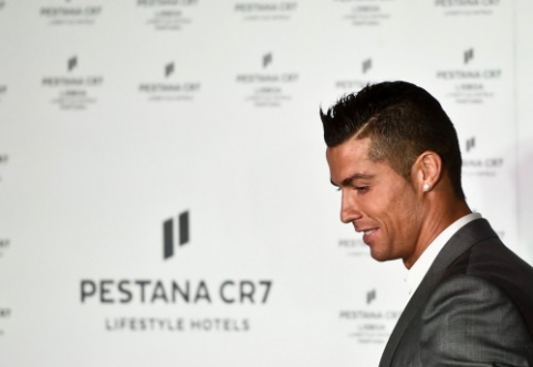 Netikėtas C. Ronaldo vaidmuo – sūnaus rungtynėse padavinėjo kamuolius
