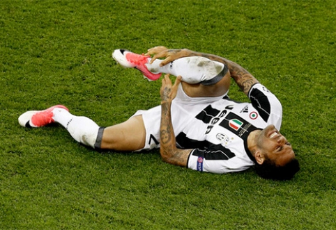 "Juventus" netrukdys D.Alvesui išvykti į Angliją