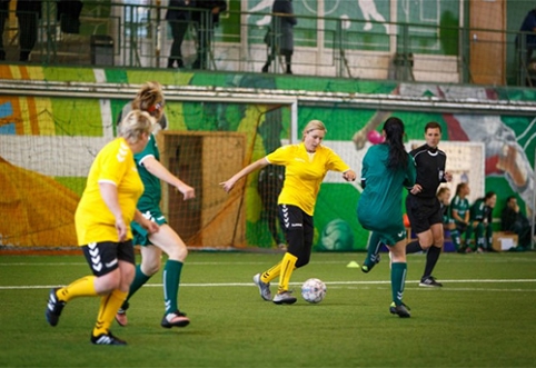 Kaune pagerbtos futbolą žaidžiančios moterys