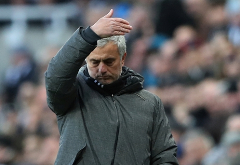 J. Mourinho atskleidė, kad "Man Utd" vasarą ieškos pastiprinimo saugo pozicijoje