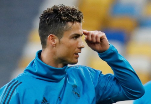 C. Ronaldo treniruotės metu sužalojo operatorių (VIDEO)