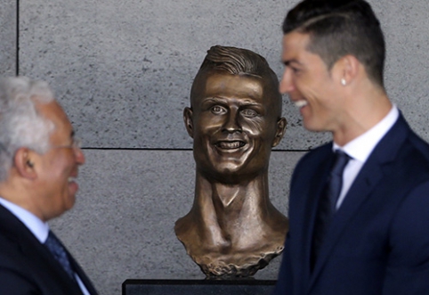 Madeiros saloje pakeistas visą pasaulį prajuokinęs C.Ronaldo biustas (FOTO)