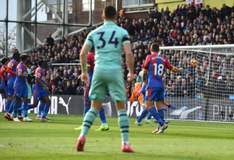 "Crystal Palace" nutraukė "Arsenal" pergalių seriją, "Chelsea" sutriuškino "Burnley"