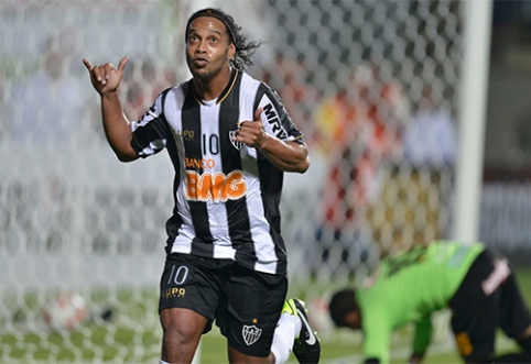 Ronaldinho įamžintas tarp garsiojo Marakanos stadiono legendų