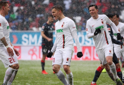 A. Finnbogasono "hat-trick'as" leido "Augsburg" iškovoti pergalę Vokietijoje