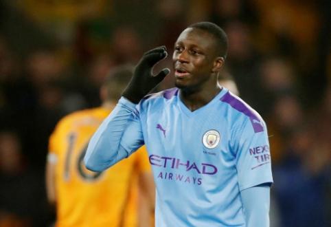 B. Mendy atsiprašė "Man City" gerbėjų už nesėkmę Vulverhamptone