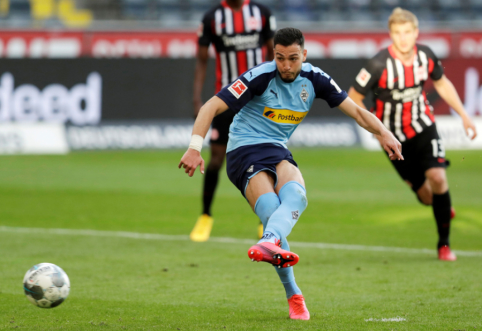 „Gladbach“ susitvarkė su „Eintracht“ ir pakilo į trečiąją vietą „Bundesliga“ pirmenybėse