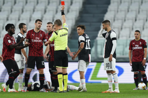 Futbolo sugrįžimas Italijoje: C. Ronaldo nerealizuotas 11 metrų baudinys, raudona kortelė ir „Juventus“ kelionė į finalą
