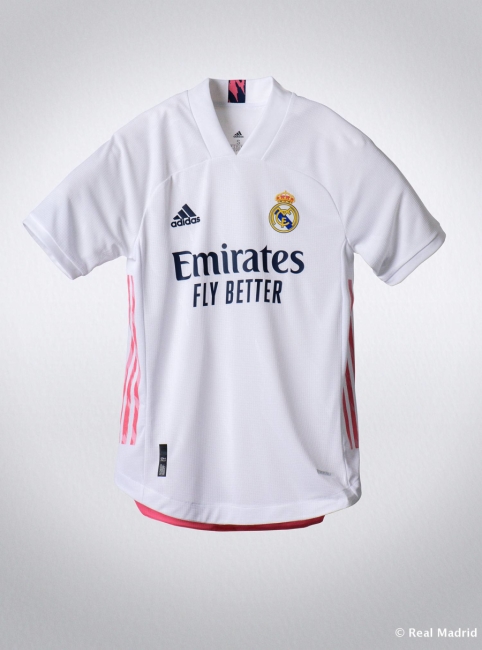 Madrido „Real“ pristatė kito sezono namų ir išvykos aprangas