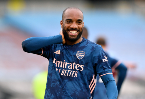 A. Lacazette sudomino tris klubus