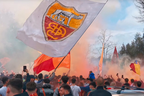 Pamatykite: šimtai „Roma“ fanų išlydėjo komandą į Mančesterį