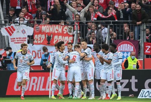 „Bayern“ vakarėlis Lėverkuzene – 5 įvarčiai per vieną kėlinį ir sumindytas „Bayer“ klubas