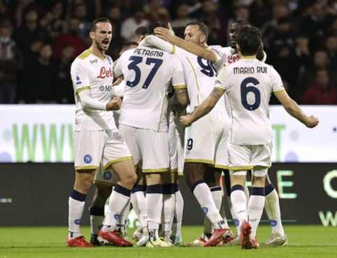 „Napoli“ išvargo pergalę prieš vienus iš „Serie A“ lygos autsaiderių