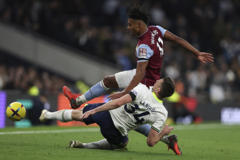 „Aston Villa“ tėškė antausį „Tottenham“ ekipai