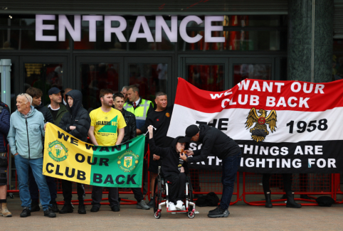 „Man Utd“ fanai surengė protestą prieš Glazerius