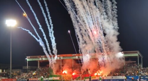 Pamatykite: austrų fanai stadione paleido puokštę fejerverkų