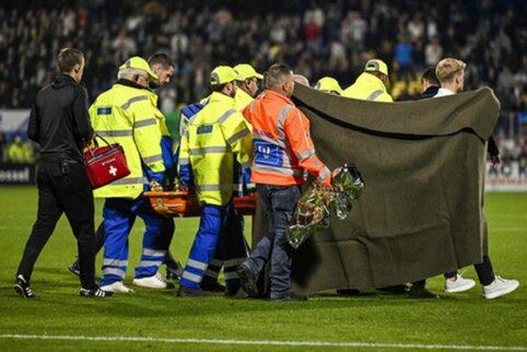 Nelaimė: „Waalwijk“ vartininkas po susidūrimo su „Ajax“ žaidėju neteko sąmonės