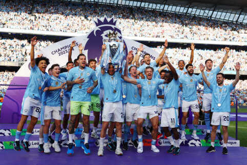 To „Premier“ lygos istorijoje dar nėra buvę: „Manchester City“ iškovojo ketvirtą titulą iš eilės