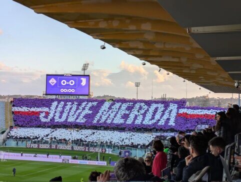 „Fiorentina“ fanų baneris mače prieš „Juventus“