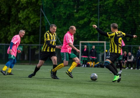 Kaune ir Utenoje startavo Lietuvos senjorų (50+) mažojo futbolo pirmenybės