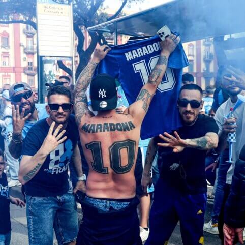 Triumfuojantys „Napoli“ fanai