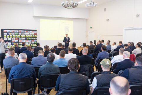 Kaune su bendruomene patirtimi dalinosi techninio departamento ir jaunimo futbolo specialistai