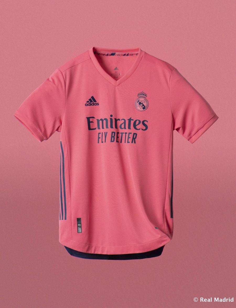 Madrido „Real“ pristatė 2020-21 m. sezono aprangas