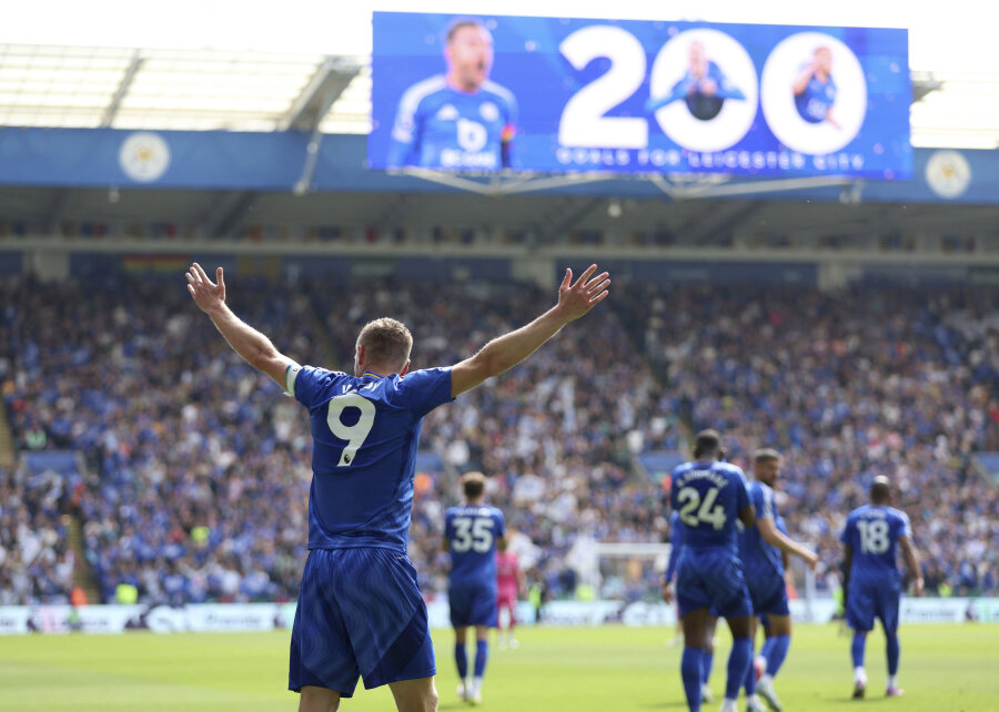 „Leicester City“ su jubiliejiniu įvarčiu išlydėjo J. Vardy į kitą karjeros stotelę